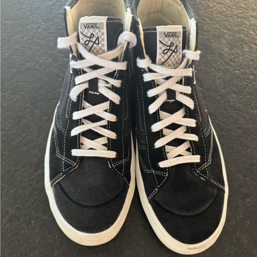 Lizzie Armanto Vans Black  mid -Top Sneakers